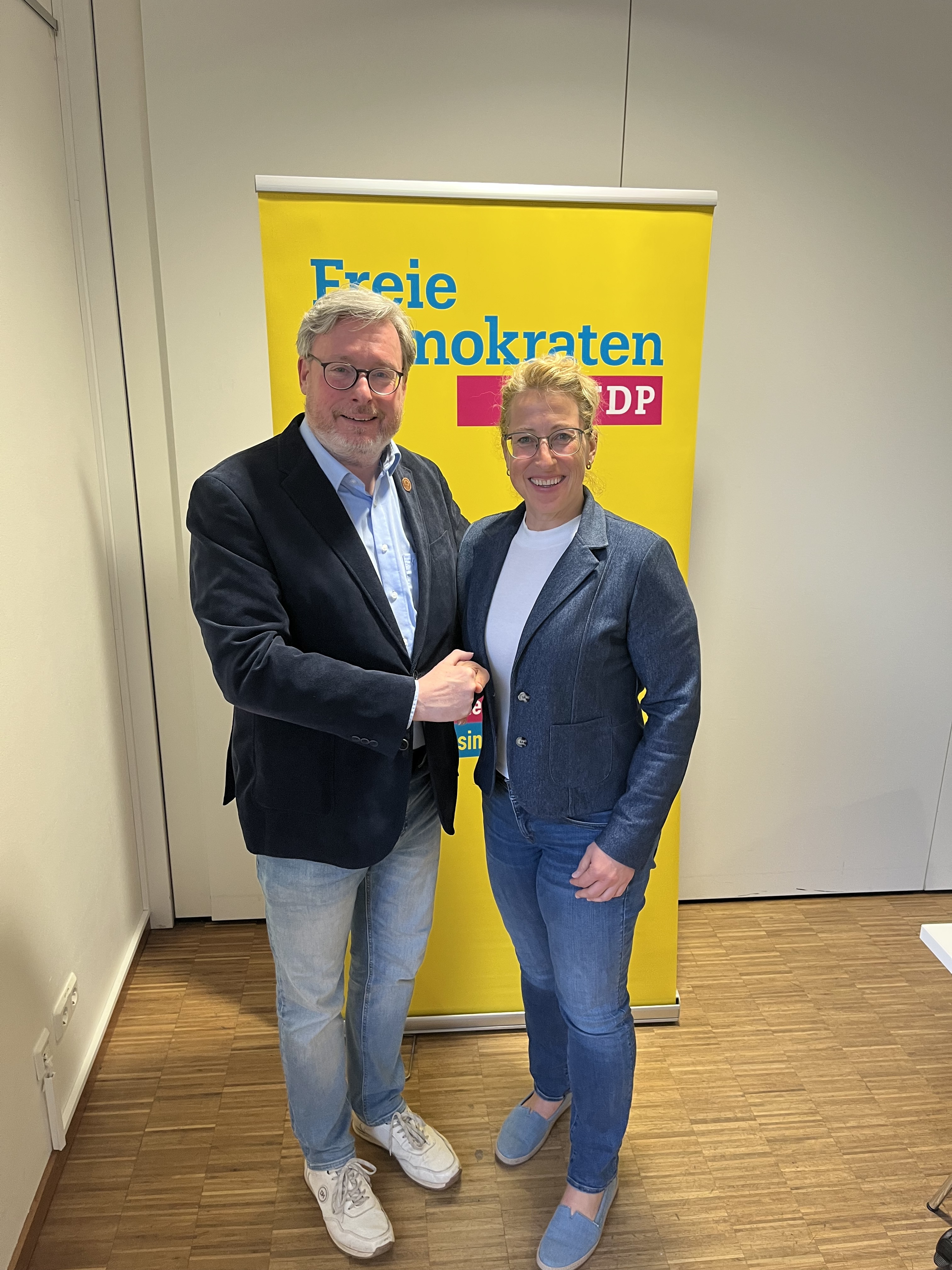 Dirk Weissleder gratuliert Silke Schöneke